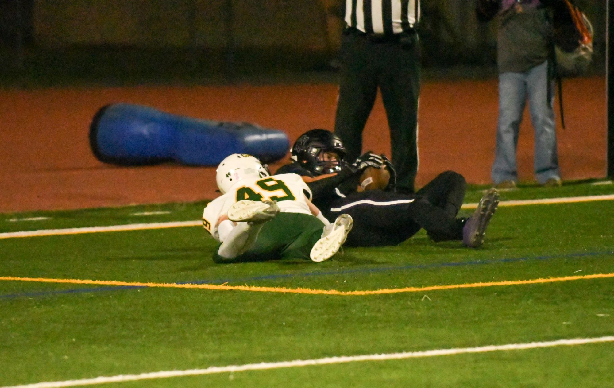 Amador Valley Football defeats Livermore High 42-7 to continue winning streak