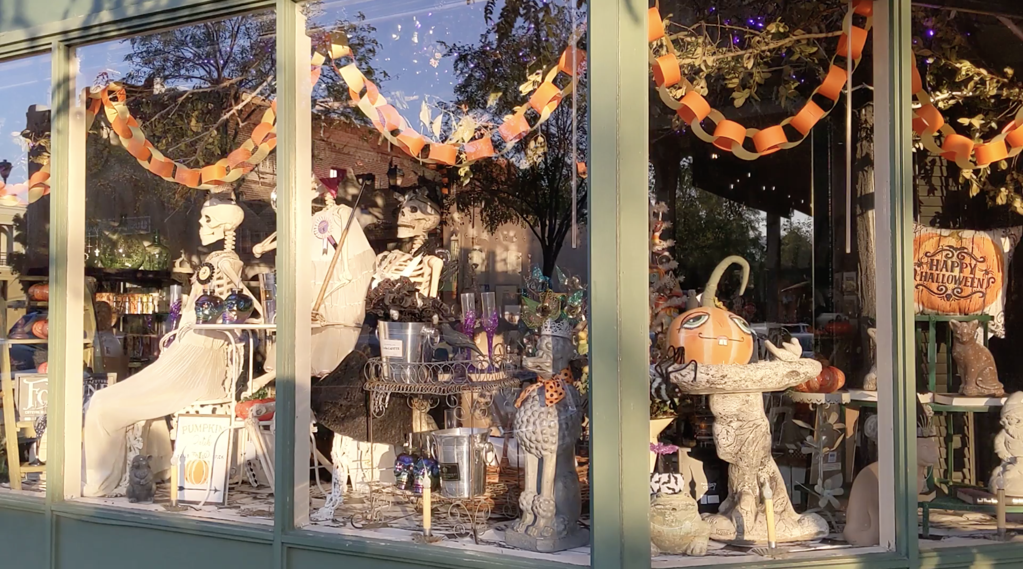 Spooky+storefronts%3A+Downtown+businesses+embrace+Halloween+spirit