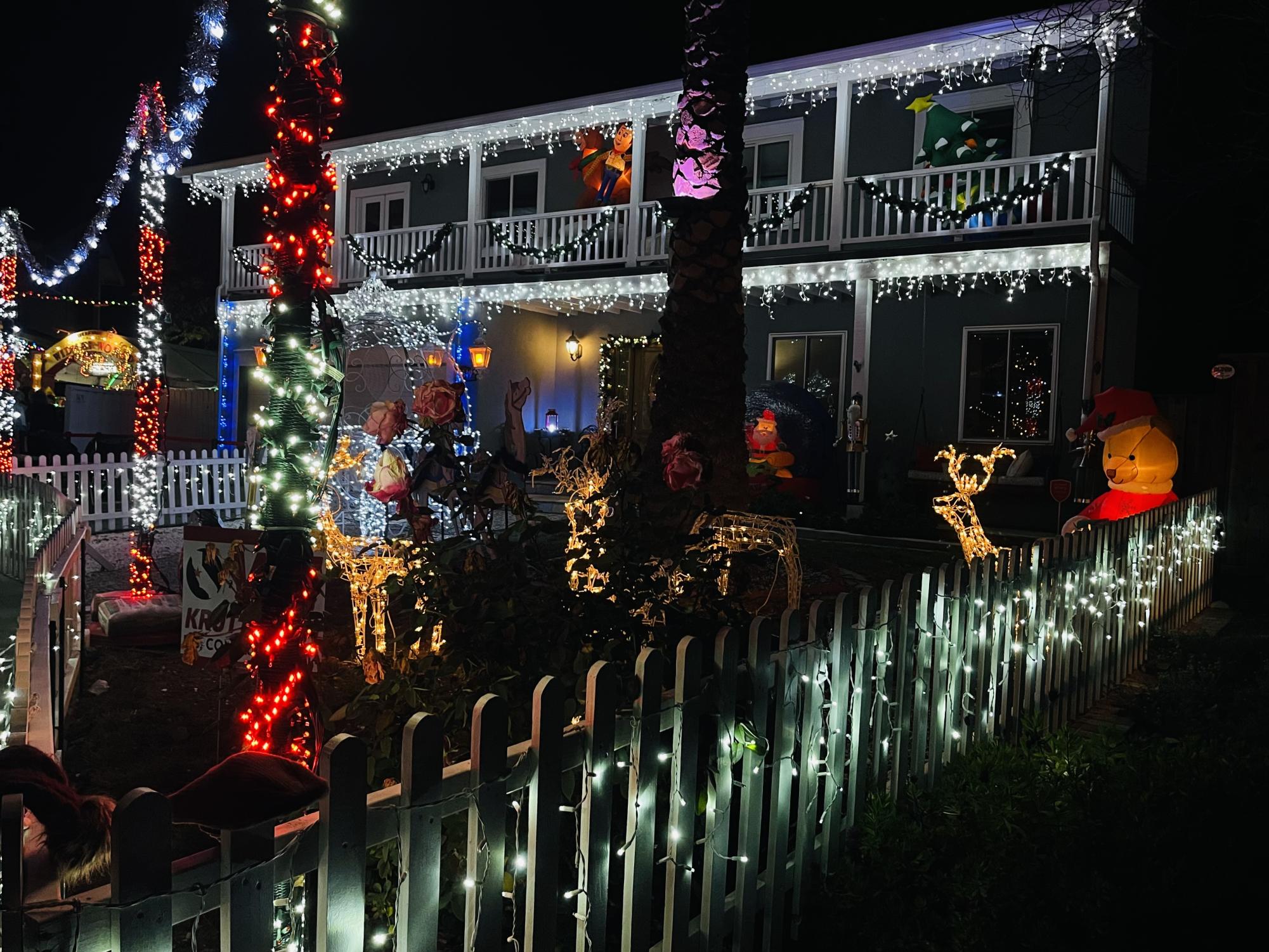 Sightseeing the town: Christmas lights around Pleasanton