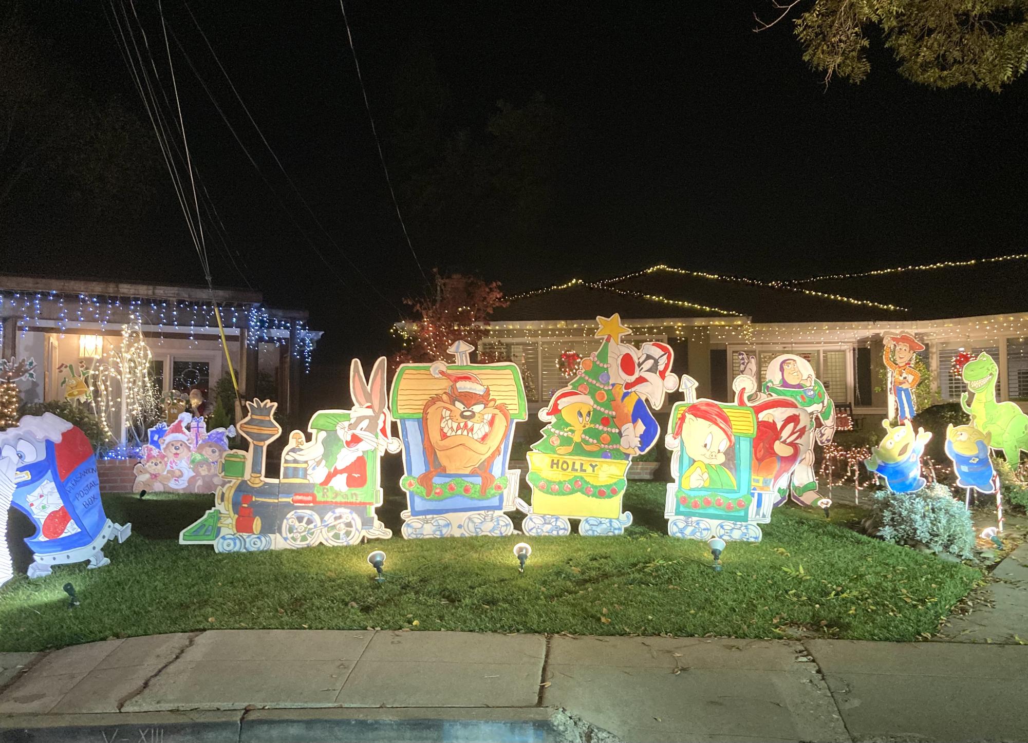 Sightseeing the town: Christmas lights around Pleasanton
