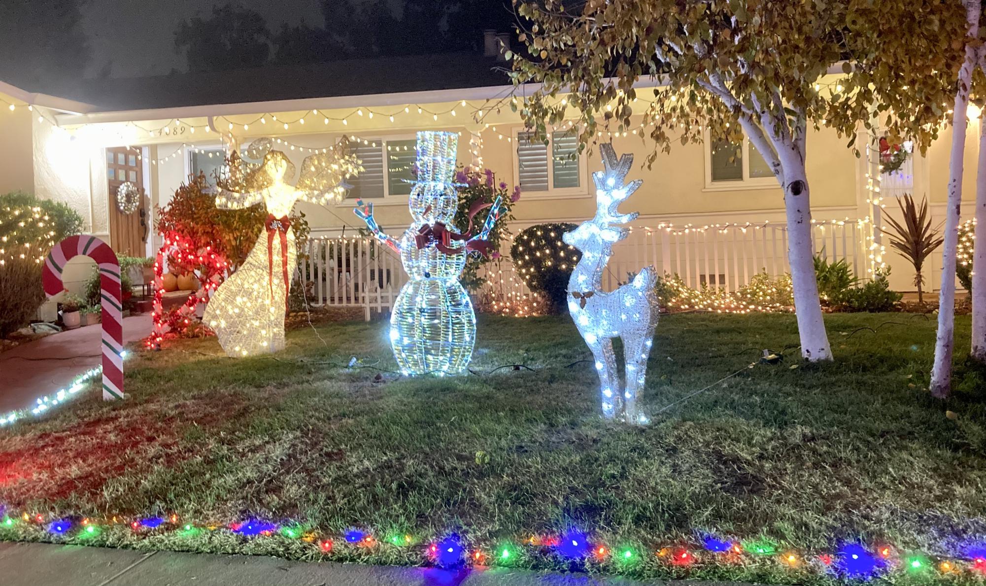 Sightseeing the town: Christmas lights around Pleasanton