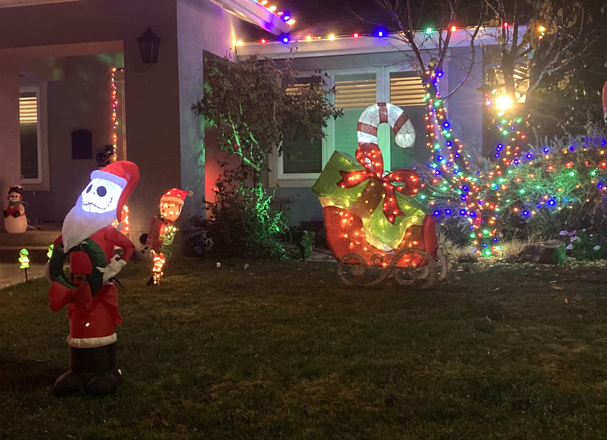 Sightseeing the town: Christmas lights around Pleasanton
