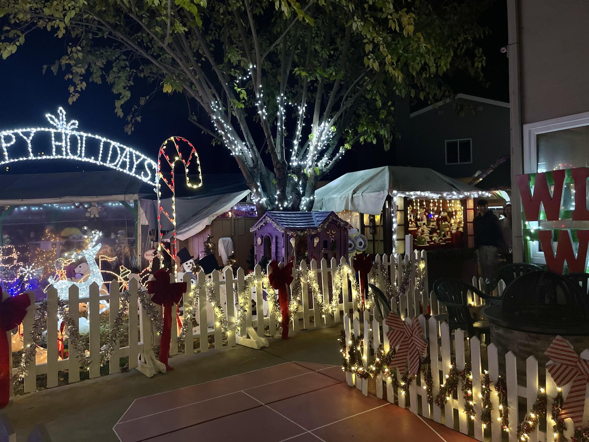 Sightseeing the town: Christmas lights around Pleasanton