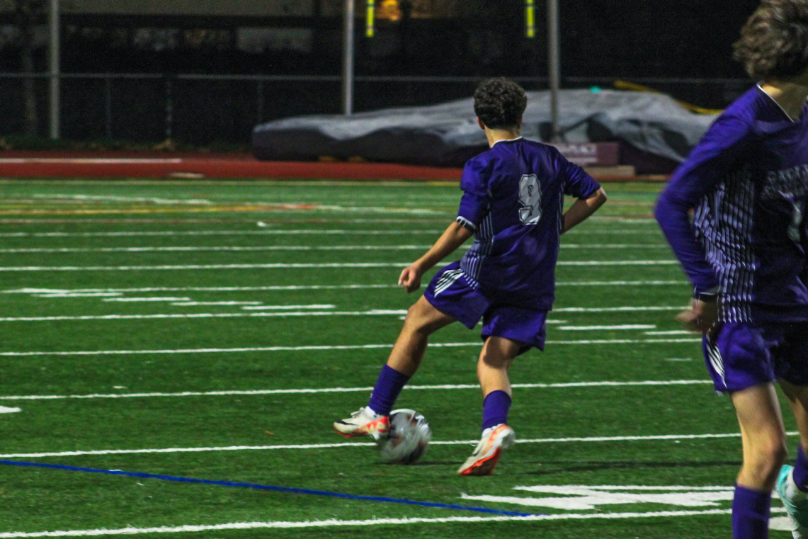  Nader Hannas ('25) quickly turns the ball around with precison. 