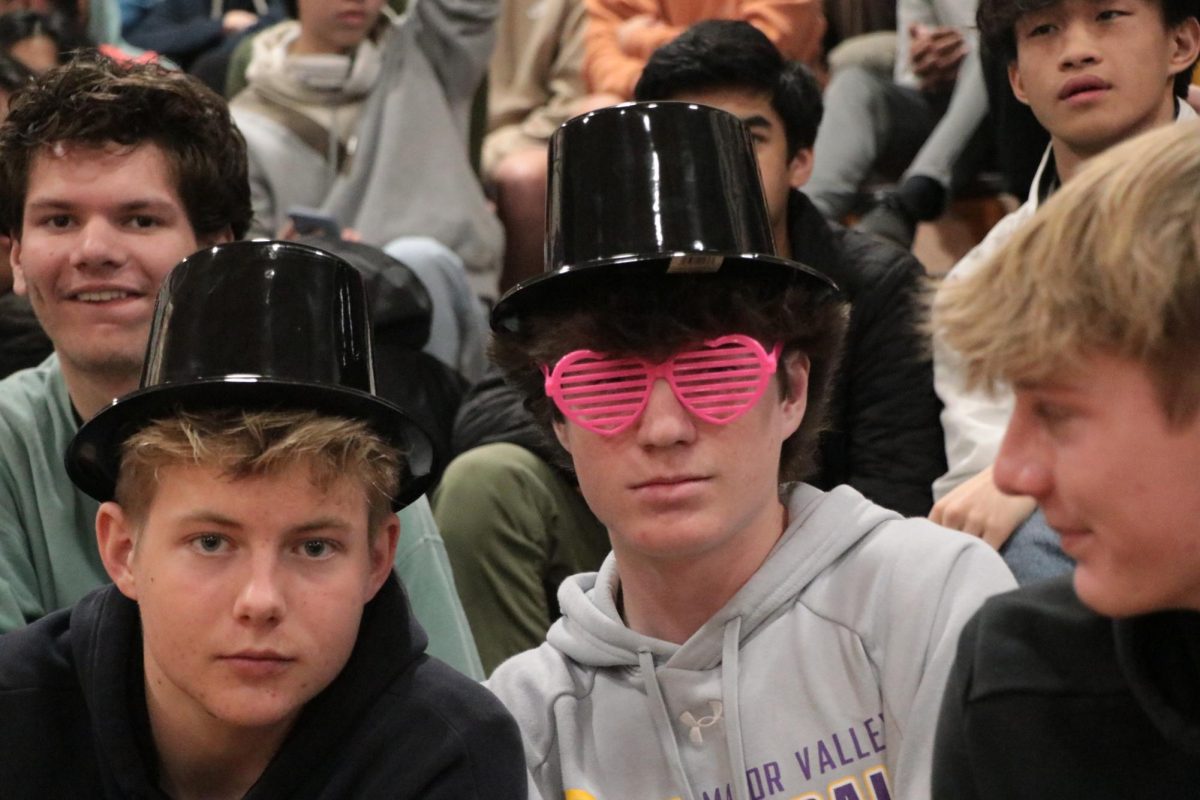 The audience scrambled to grab the Mr. Amador performer's stylish hats and heart sunglasses after they were thrown off. 
