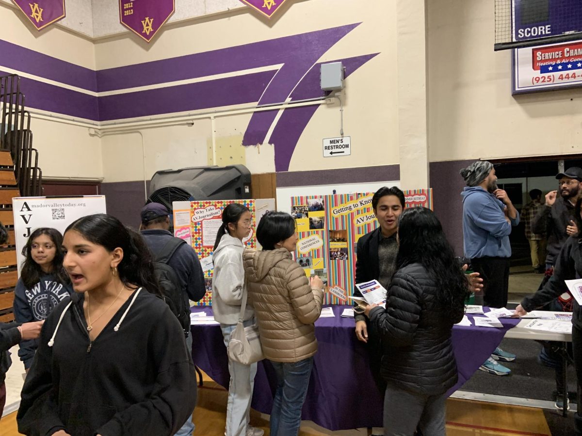 AV Journalism Editor in Chief Zenil Koovejee ('24) talks to an interested attendee.