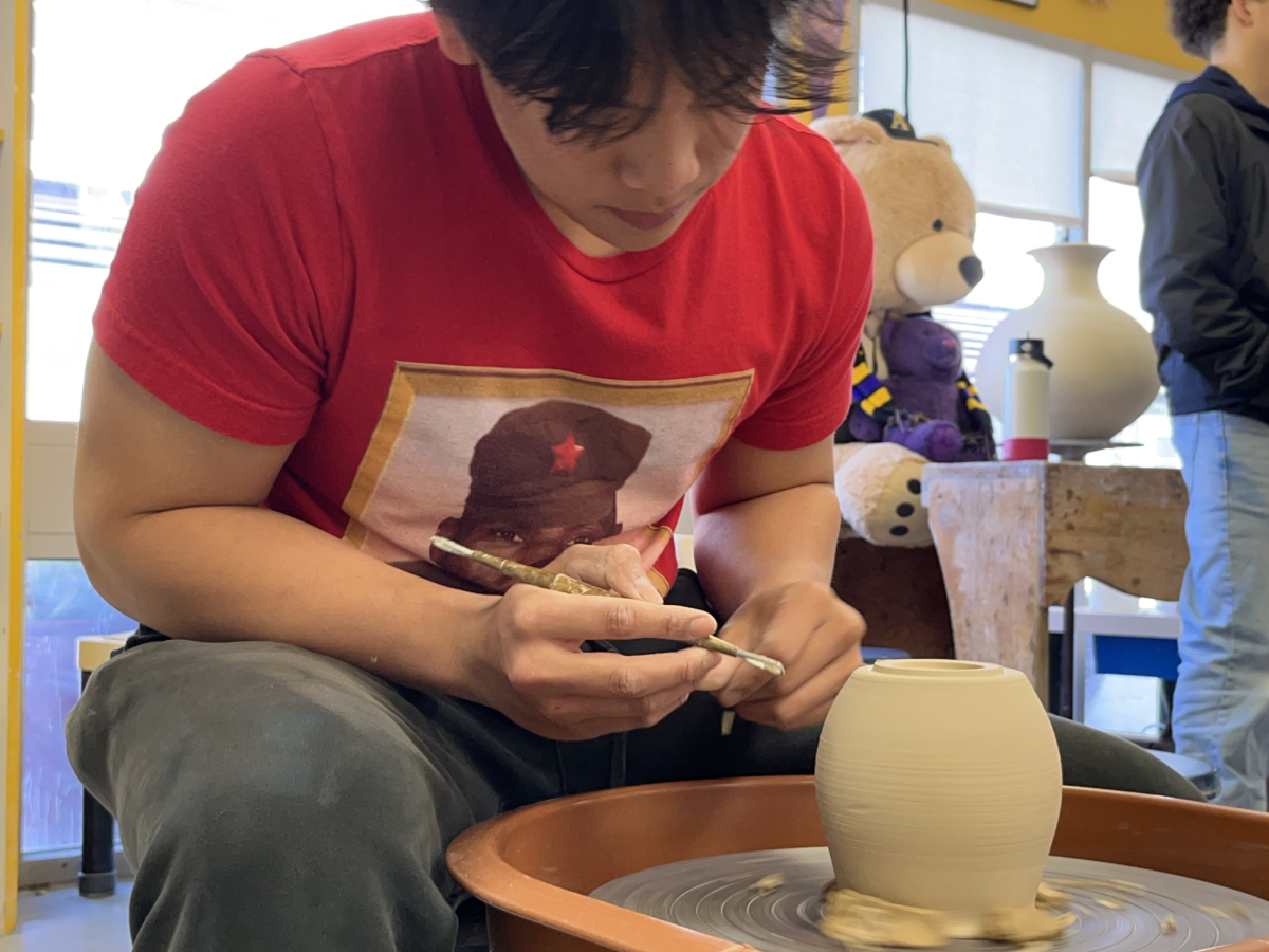 Thomas Le ('24) carefully crafts a stunning cup.