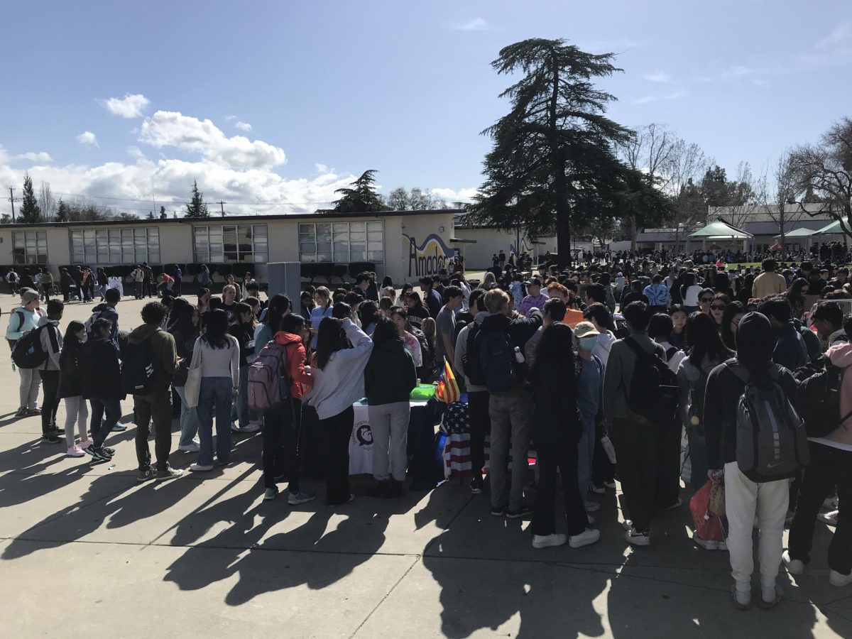 The quad was packed with students as the club fair went on. 