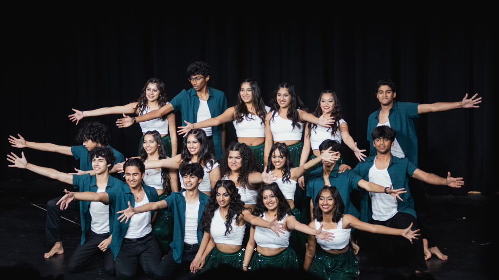 Amador+Valley+Bollywood+Club+dazzles+on+the+stage+at+their+first+showcase+of+the+year.++