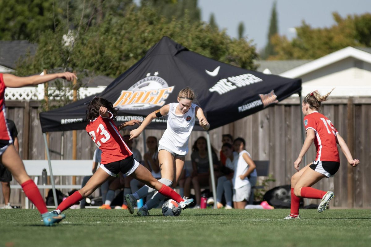 Maylen Montoya (25) expertly maneuvers the soccer ball during a match.