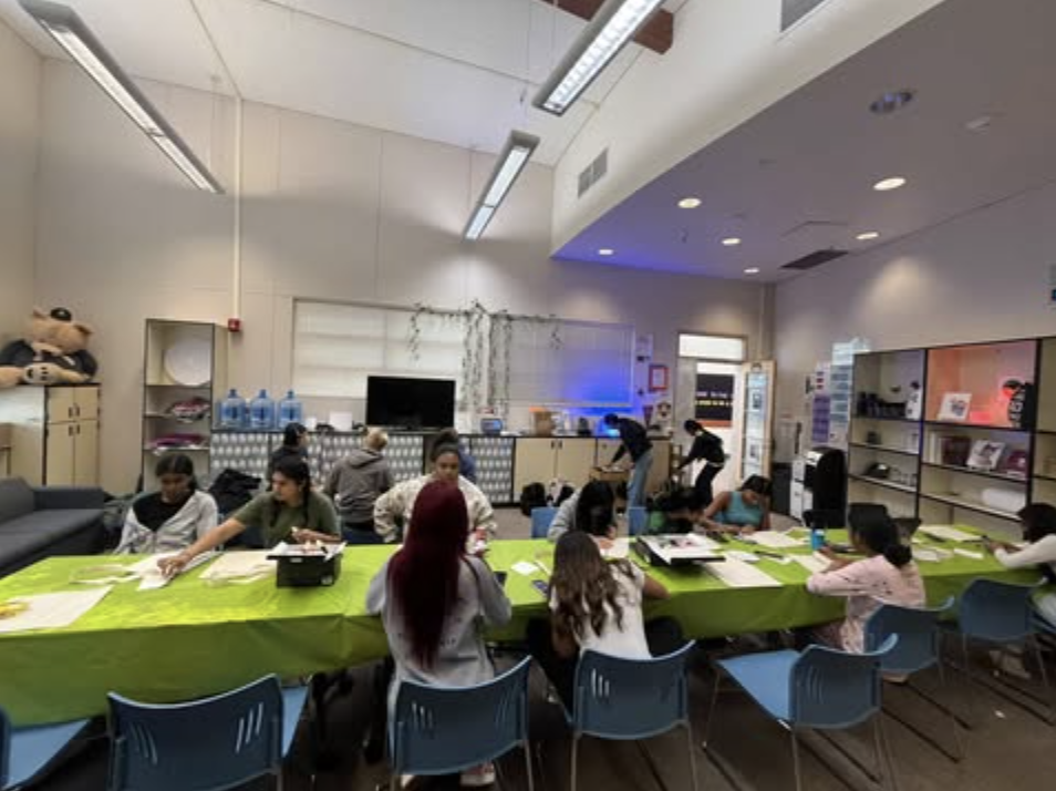 Students enjoy making tote bags for the Wellness week activity during access.