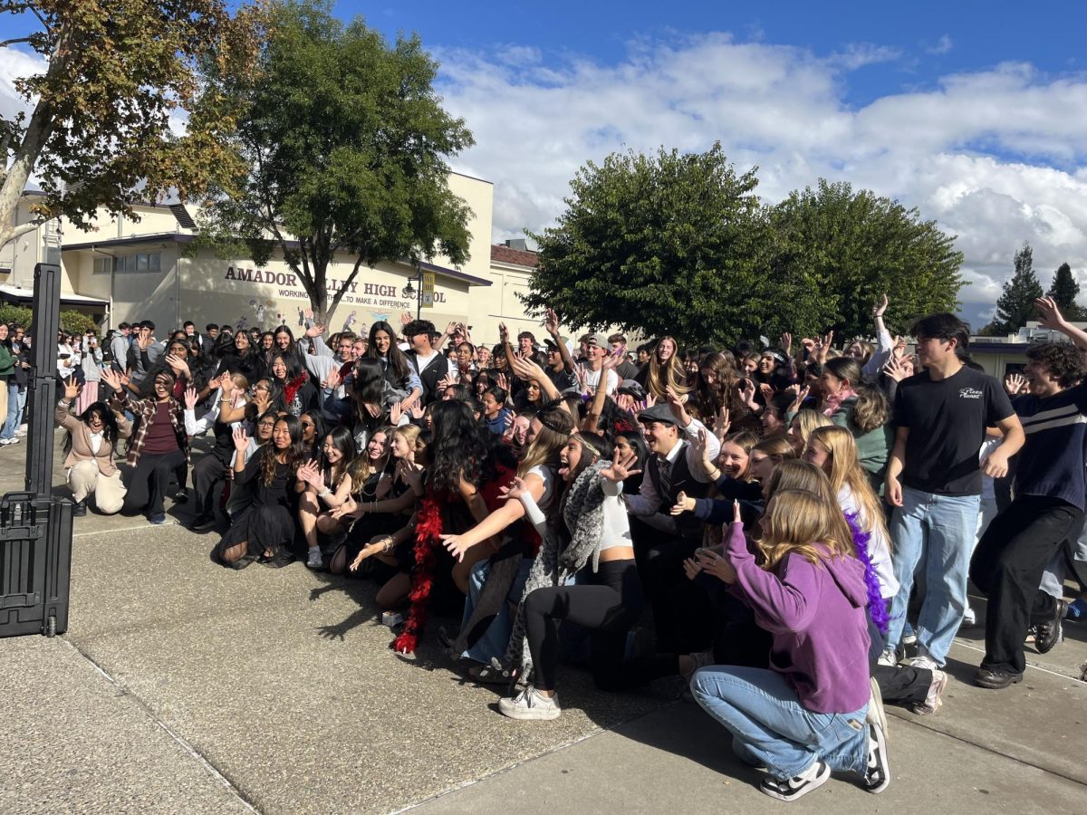 After the Charleston dance, the US History students pose together to celebrate the end of 1920s day. 

